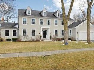 283 Thackeray Ln, Northfield, IL 60093