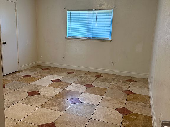 4th image of 1830 Fresh Meadow Dr