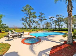 6285 N Whispering Oaks Dr, Jacksonville, FL 32277