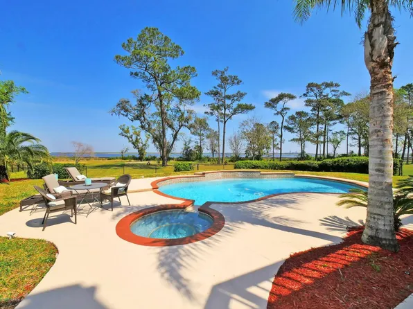 6285 N Whispering Oaks Dr, Jacksonville, FL 32277