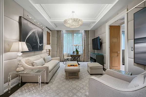 Sold by Warburg | media 9