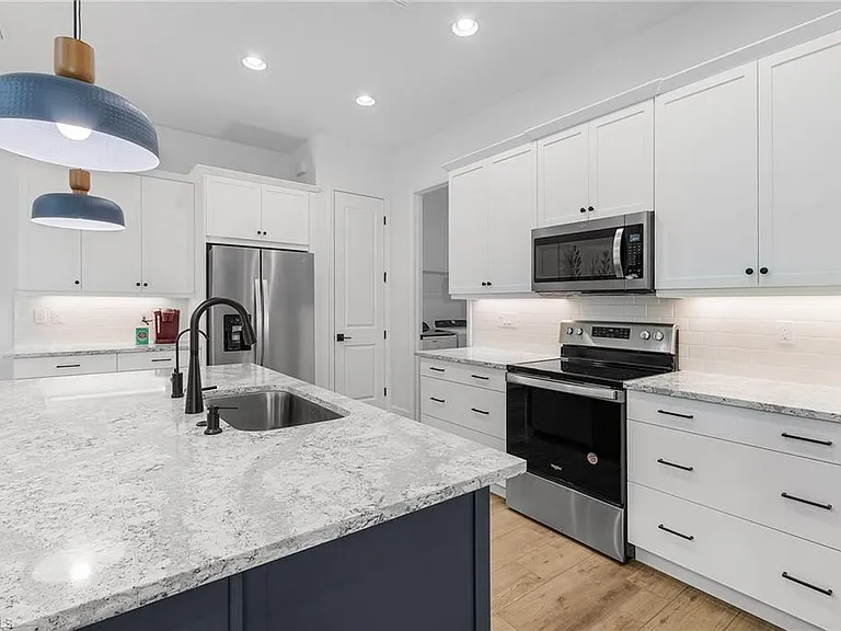 7034 Saona Ct — Photo 14
