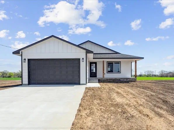 302 S Commercial Ave, Sedgwick, KS 67135