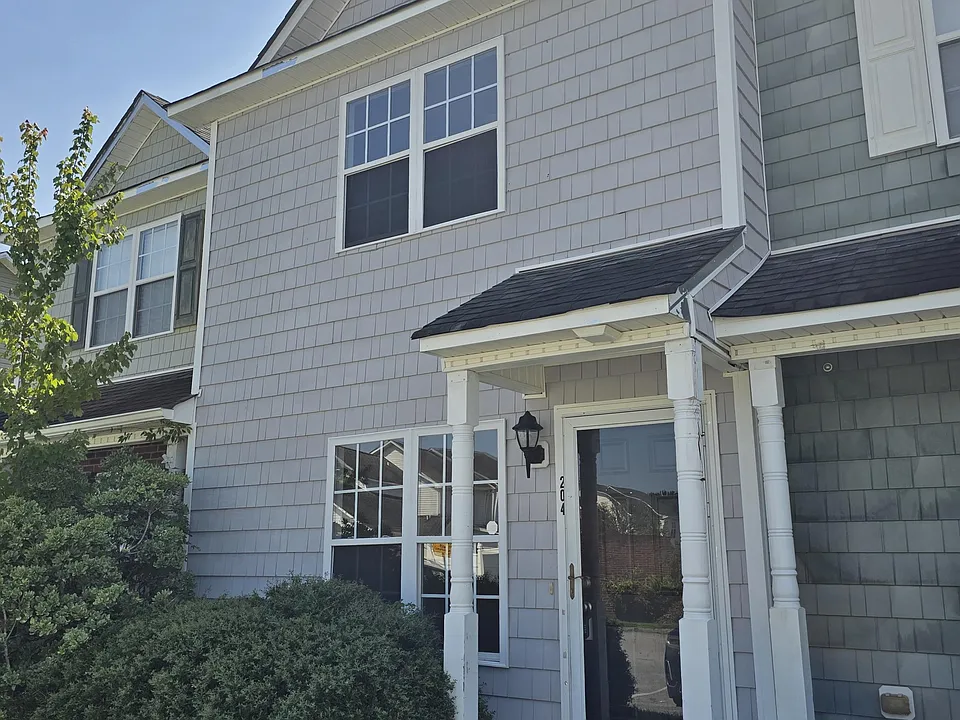 204 Streamwood Dr