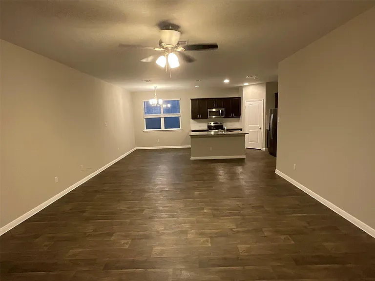 142 Jubilee Dr — Photo 2