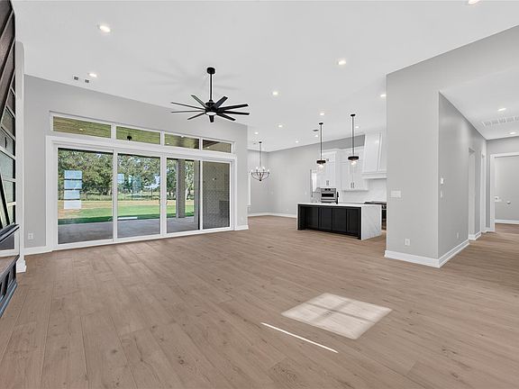 4th image of 101 Lakeview Ct