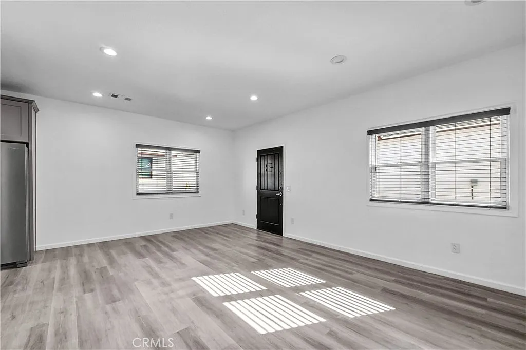 3 bed, 1000 sqft, $2,650 — Photo 4