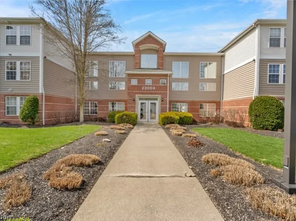 23004 Chandlers Ln APT 347, Olmsted Falls, OH 44138