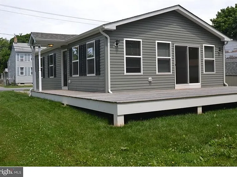 203 Hamilton St — Photo 3
