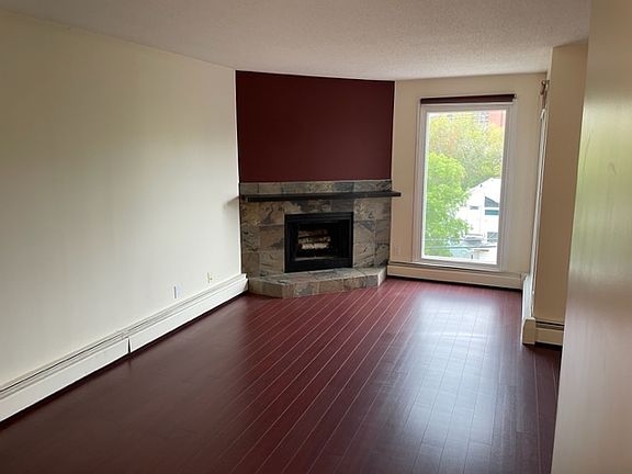 2 Living room_08212023