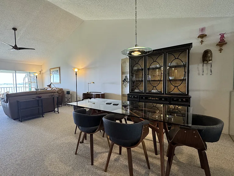 1155 Edgewater Cir — Photo 11