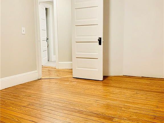 5th image of 173 Quarry St