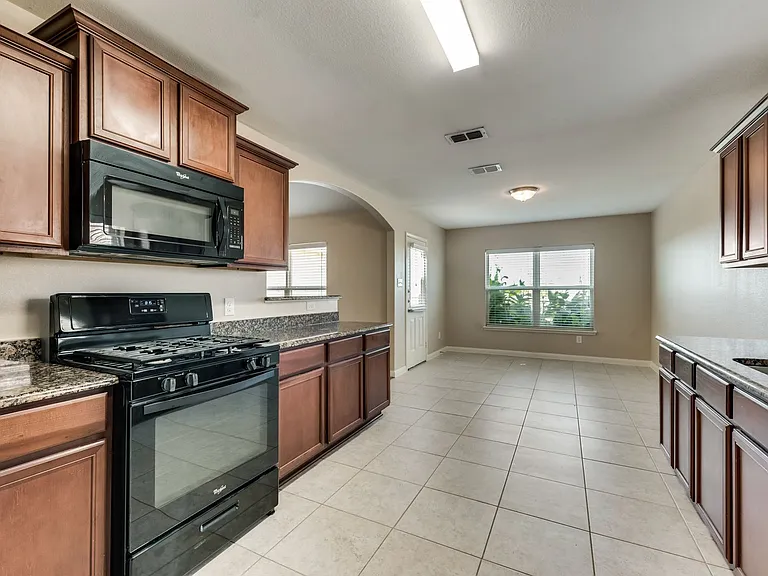 2106 Bluebell Dr — Photo 13