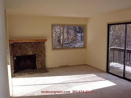 3 bed, 2.5 bath, 1438 sqft, $2,100 — Photo 3