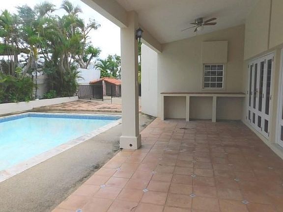 COVERED TERRACE