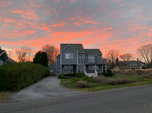 145 Sterling St, Greenport, NY 11944