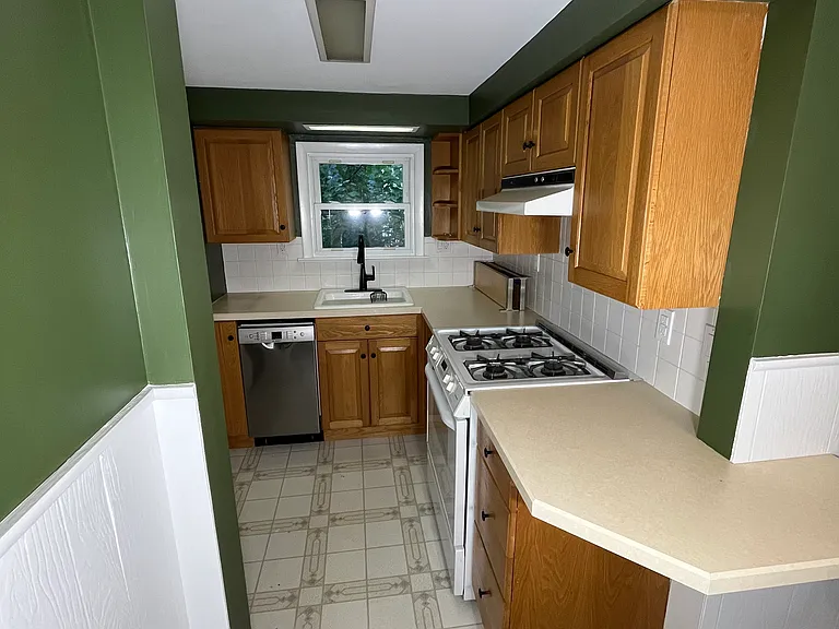 15 Whitfield Pl — Photo 5