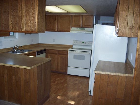 cheery kitchen/wood floors