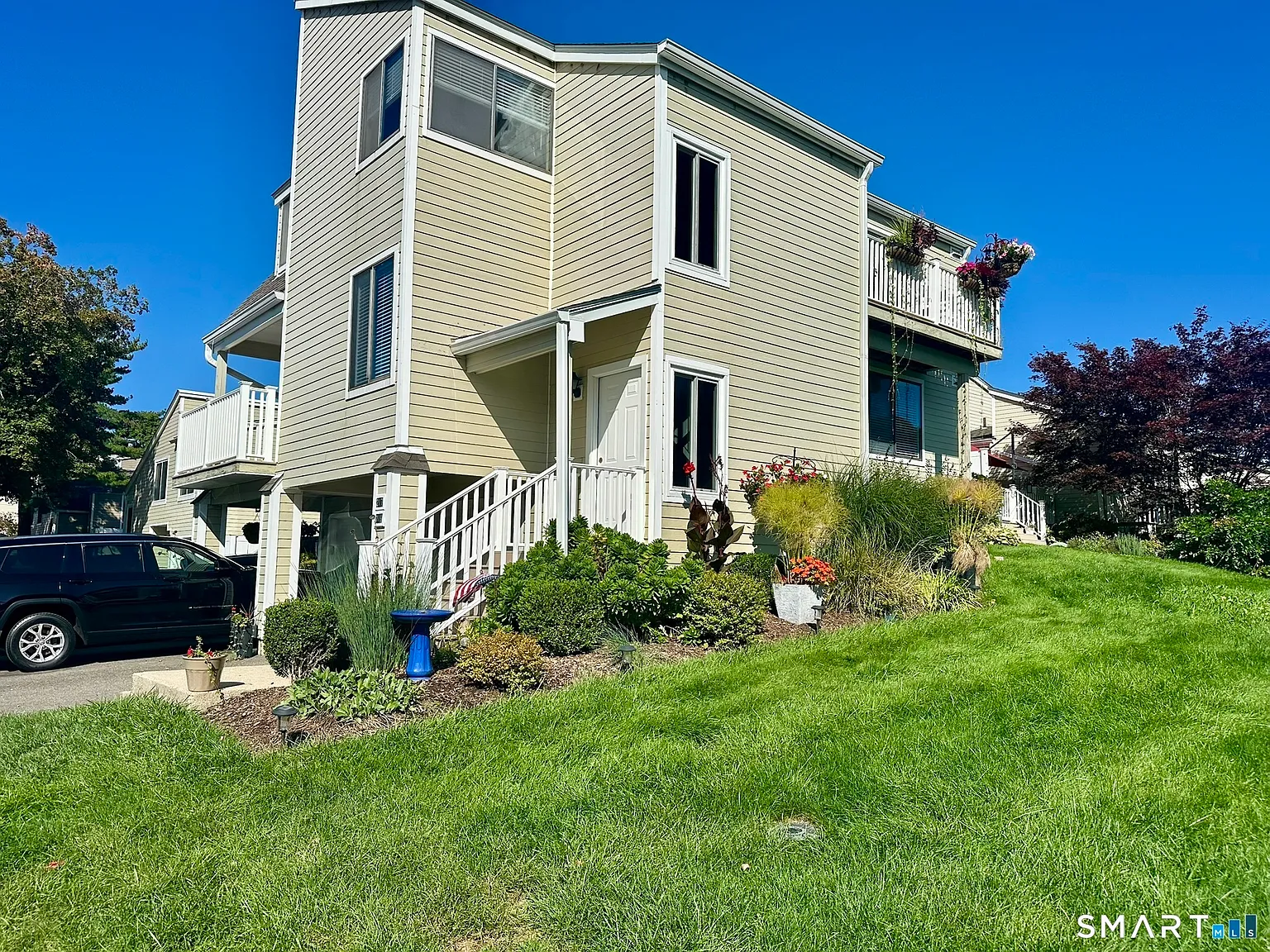 2 bed, 2.0 bath, 997 sqft, $3,000 — Photo 1