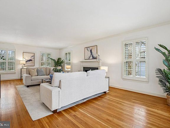 5th image of 7117 Darby Rd