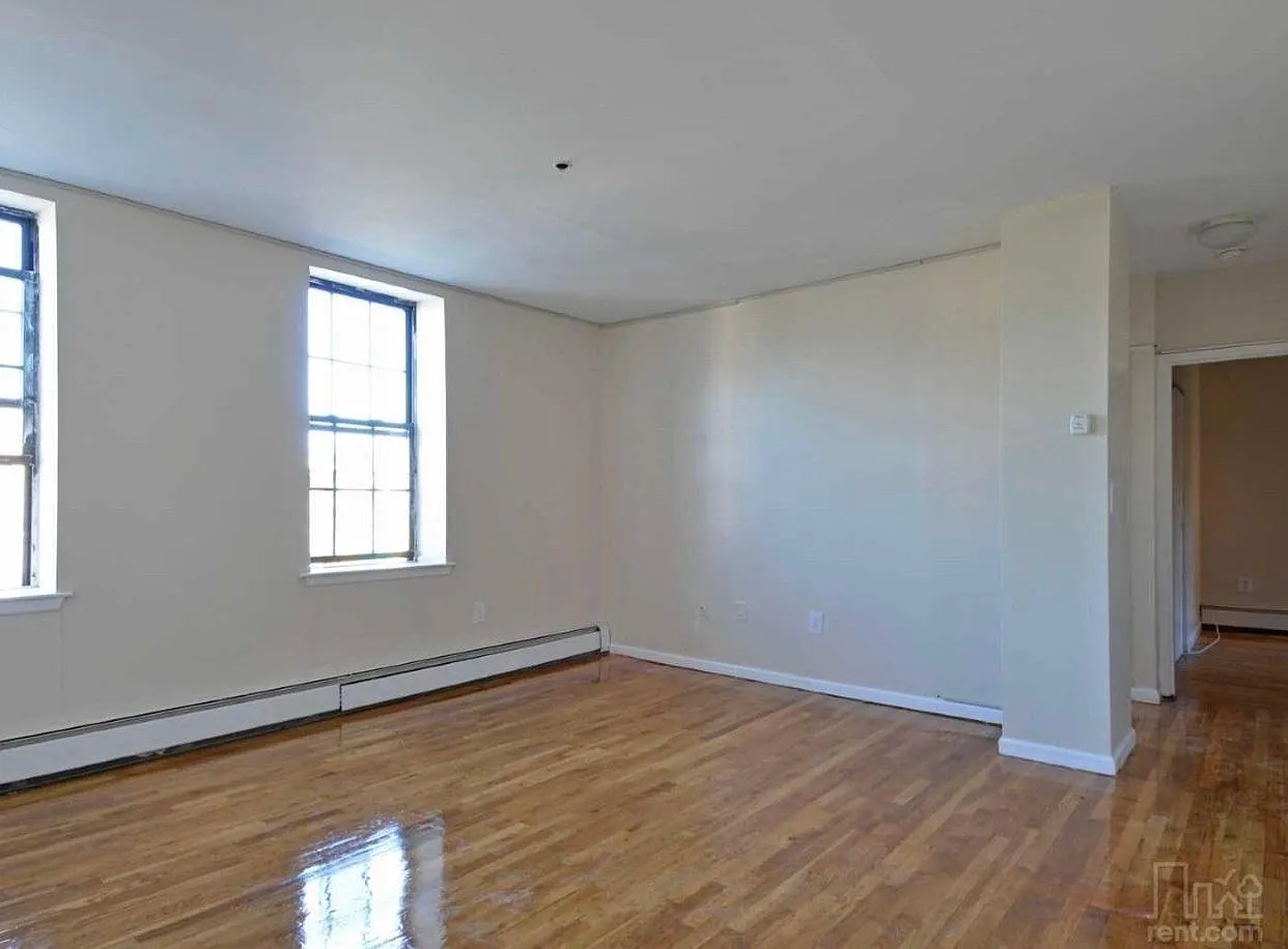 3 bed, $1,600 — Photo 3