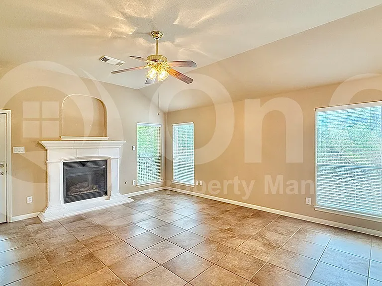 1621 Liberty Oaks Blvd — Photo 24