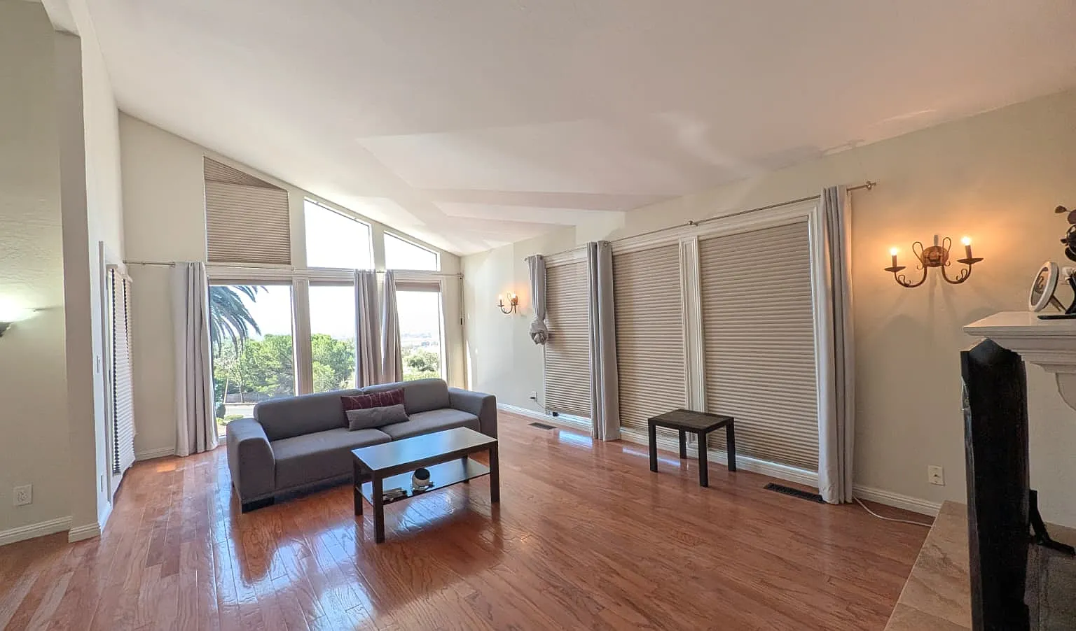 3 bed, 2410 sqft, $4,295 — Photo 3