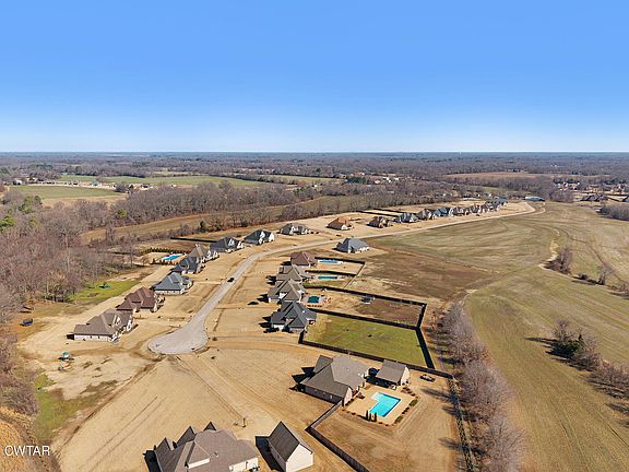 5th image of 41 Hale Farm Rd