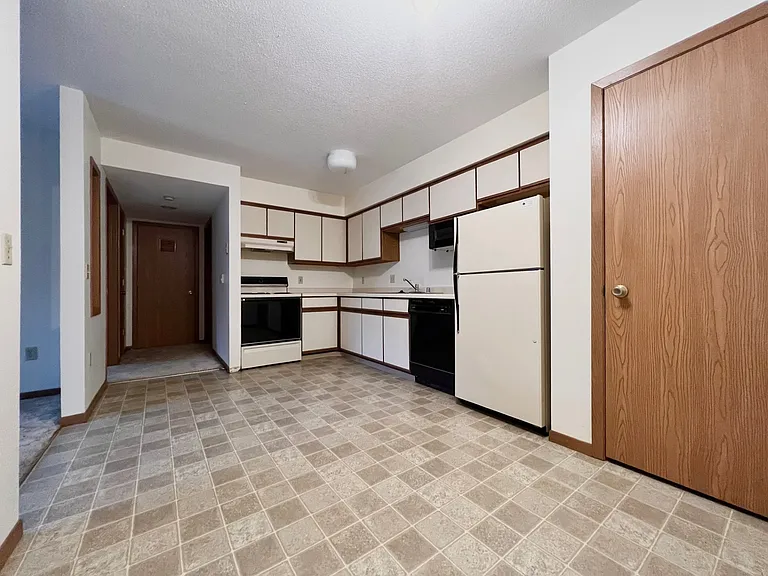 1204 Bartosh Ln #23 — Photo 3