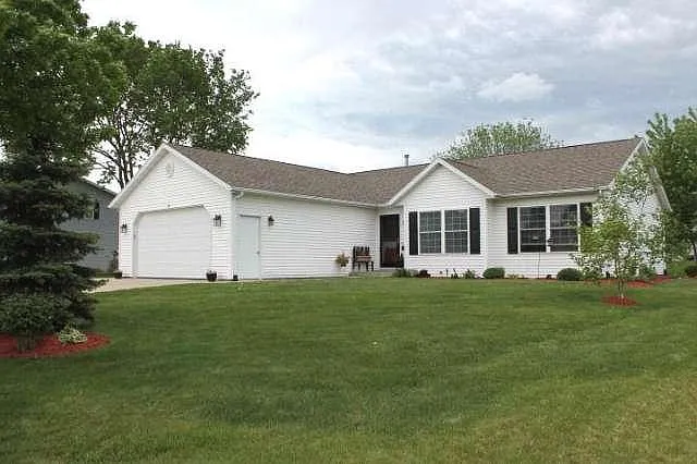 720 Lucas Ln photo 1
