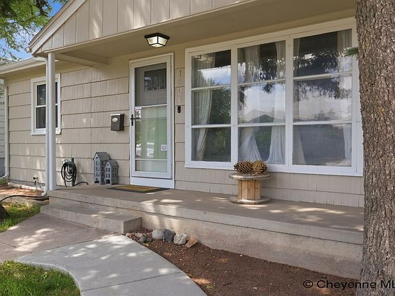 3rd image of 1524 Willow Dr