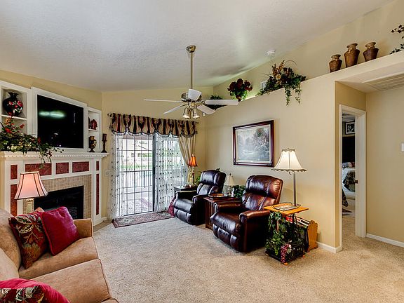4th image of 2110 N Sweetwater Dr