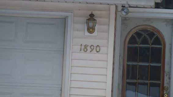2nd image of 1890 Crestwood Ln