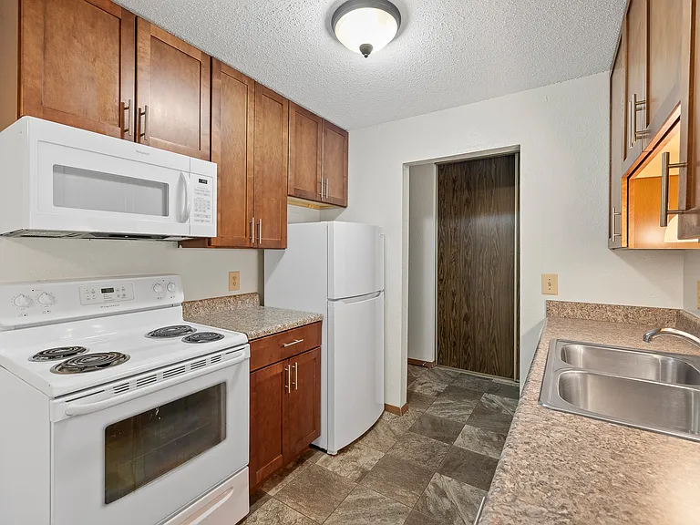 Candlewood Apartments — Photo 6