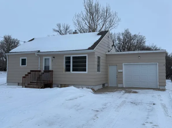 216 2nd St SE, Velva, ND 58790