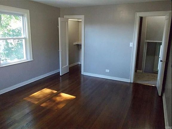 4th image of 1145 E 214th St