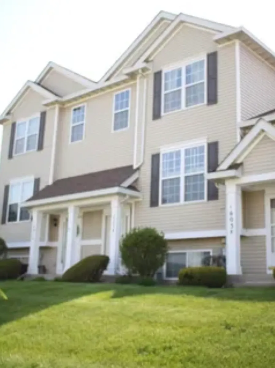 Building Photo - 1605 Fieldstone Dr N