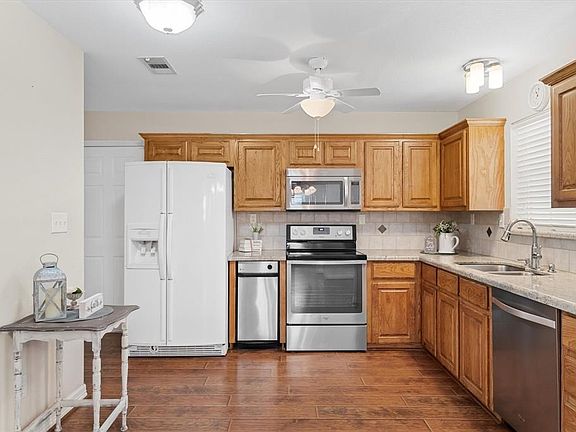 5th image of 16 Woodlawn Way