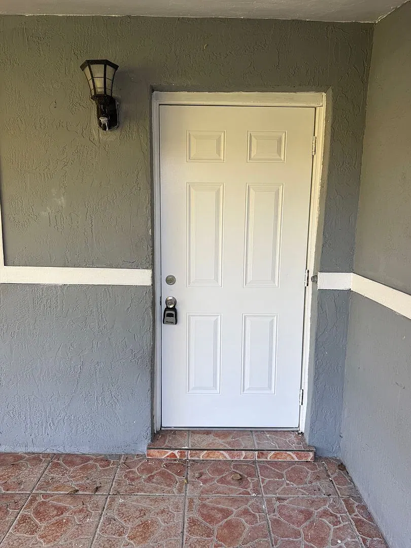917 NW 3rd Ave — Photo 2