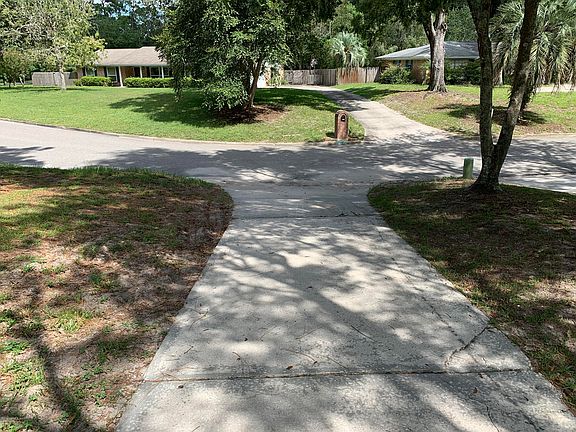5th image of 2201 Foxwood Dr