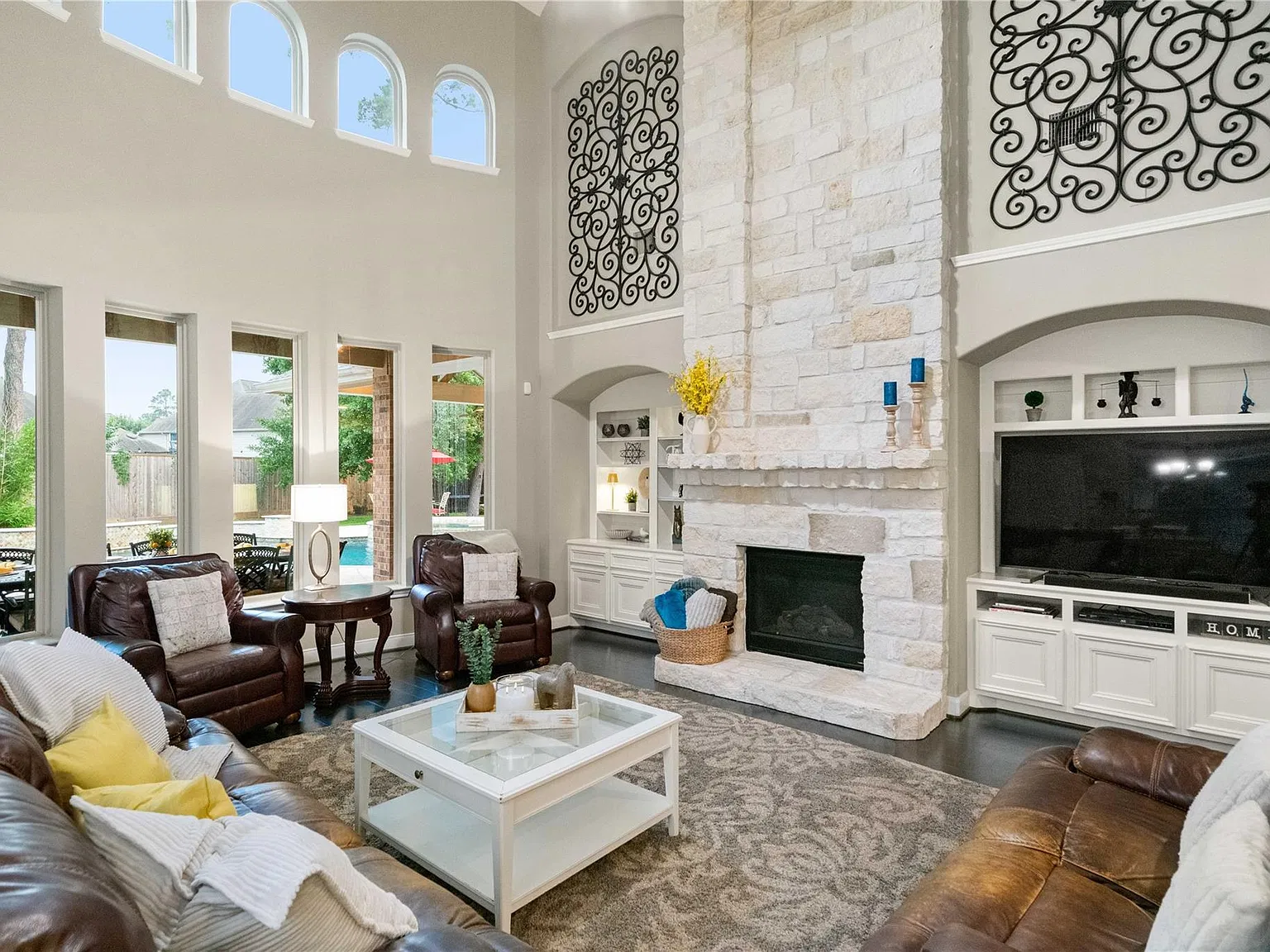4 bed, 3.5 bath, 4060 sqft, $4,800 — Photo 2