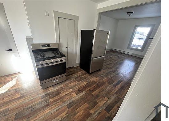 2nd image of 40 Garnet St APT 4