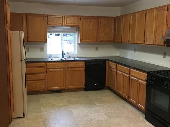 2nd image of 1178 NE Nittney Ln #1