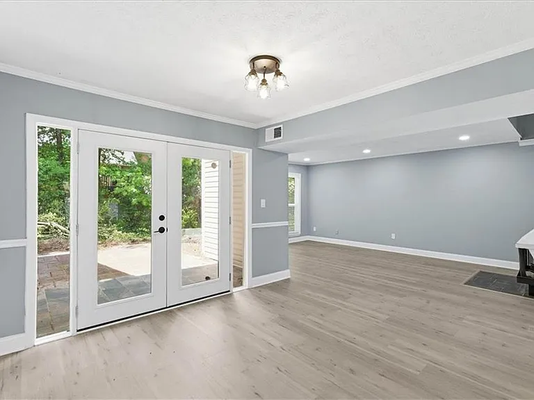 2696 Greentree Dr SE — Photo 8