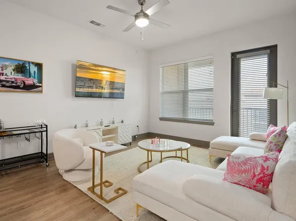 8890 Founders Square Dr, Naples, FL