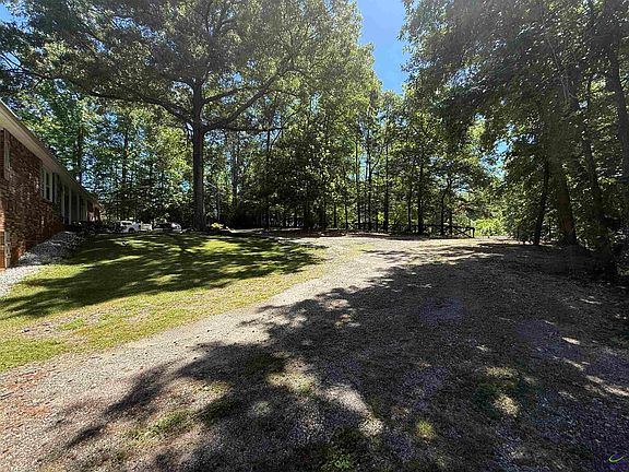5th image of 905 E Atlanta Rd