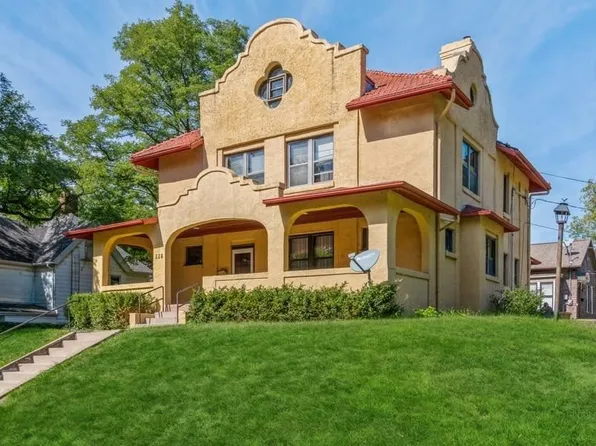 228 Brown St, Iowa City, IA 52245
