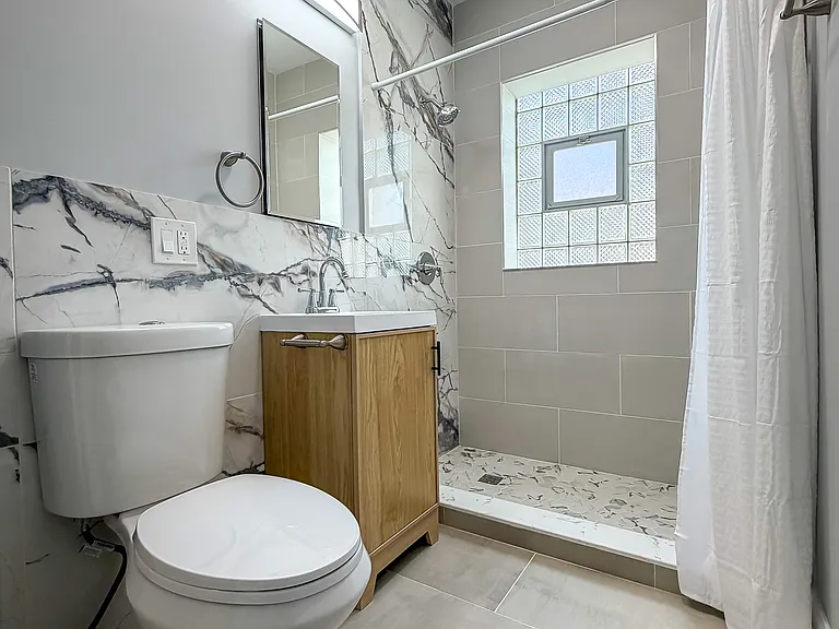 2304 N Lamon Ave #2 — Photo 4