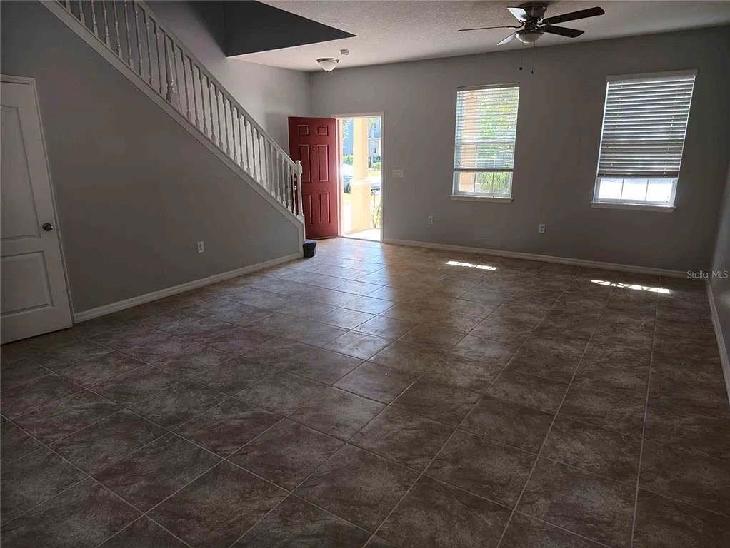 4 bed, 2.5 bath, 2721 sqft, $2,299 — Photo 4