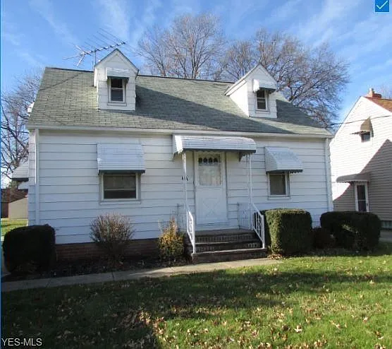 444 E 260th St photo 1